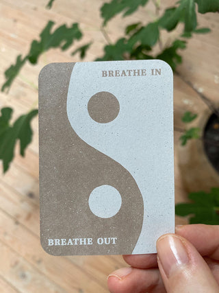 BREATHE IN - BREATHE OUT - STICKER AUS KRAFTPAPIER -